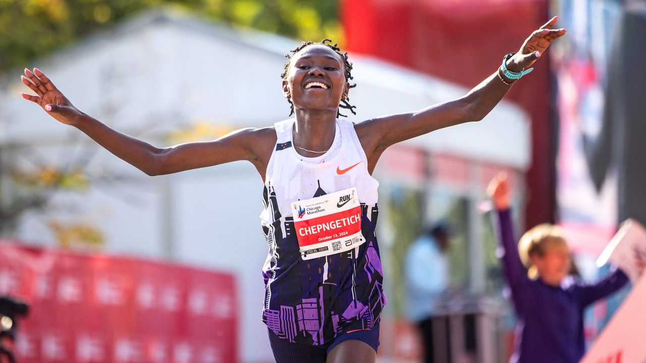 Ruth Chepngetich crossing the finish line of the Chicago Marathon to win and break the women&#039;s marathon world record