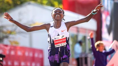 Ruth Chepngetich crossing the finish line of the Chicago Marathon to win and break the women&#039;s marathon world record