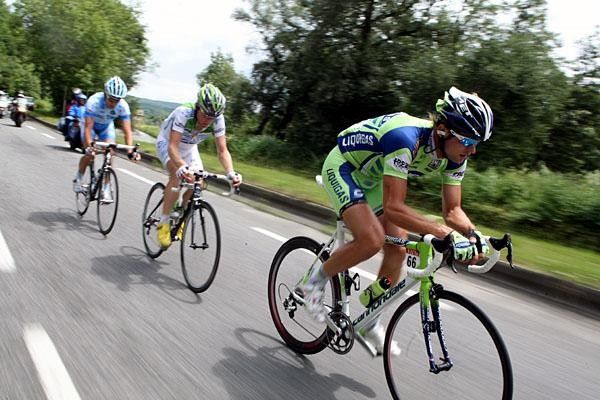 The break of the day is led by Aleksandr Kuschynski (Liquigas) and followed by Nicolas Jalabert (Agritubel) and Sebastian Lang (Gerolsteiner).