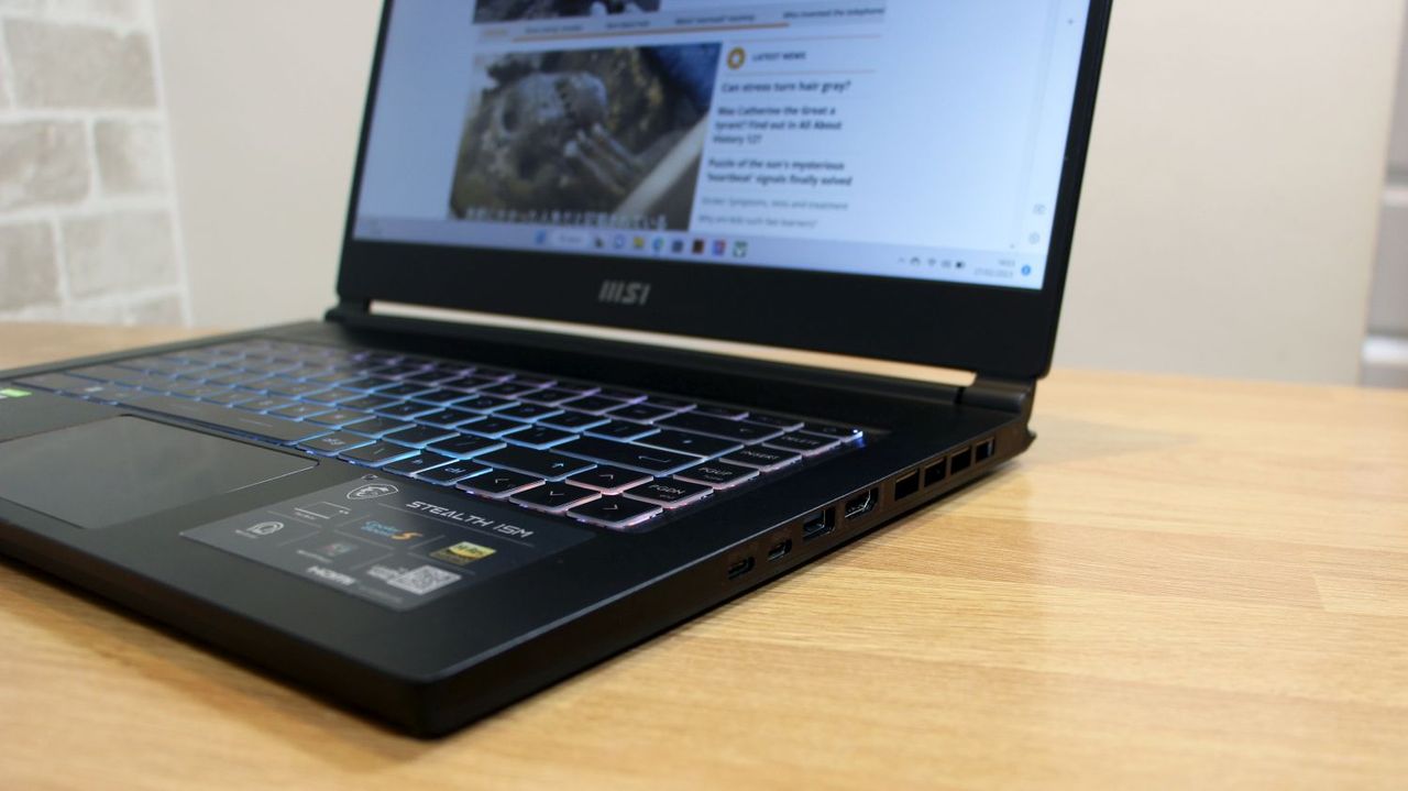 MSI Stealth 15M right side ports.