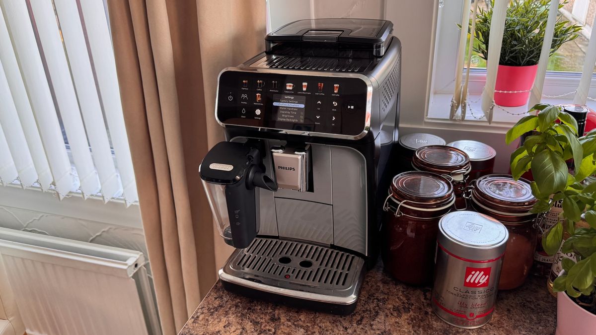 Philips Series 5500 LatteGo EP5546/70 Coffee Machine review: a