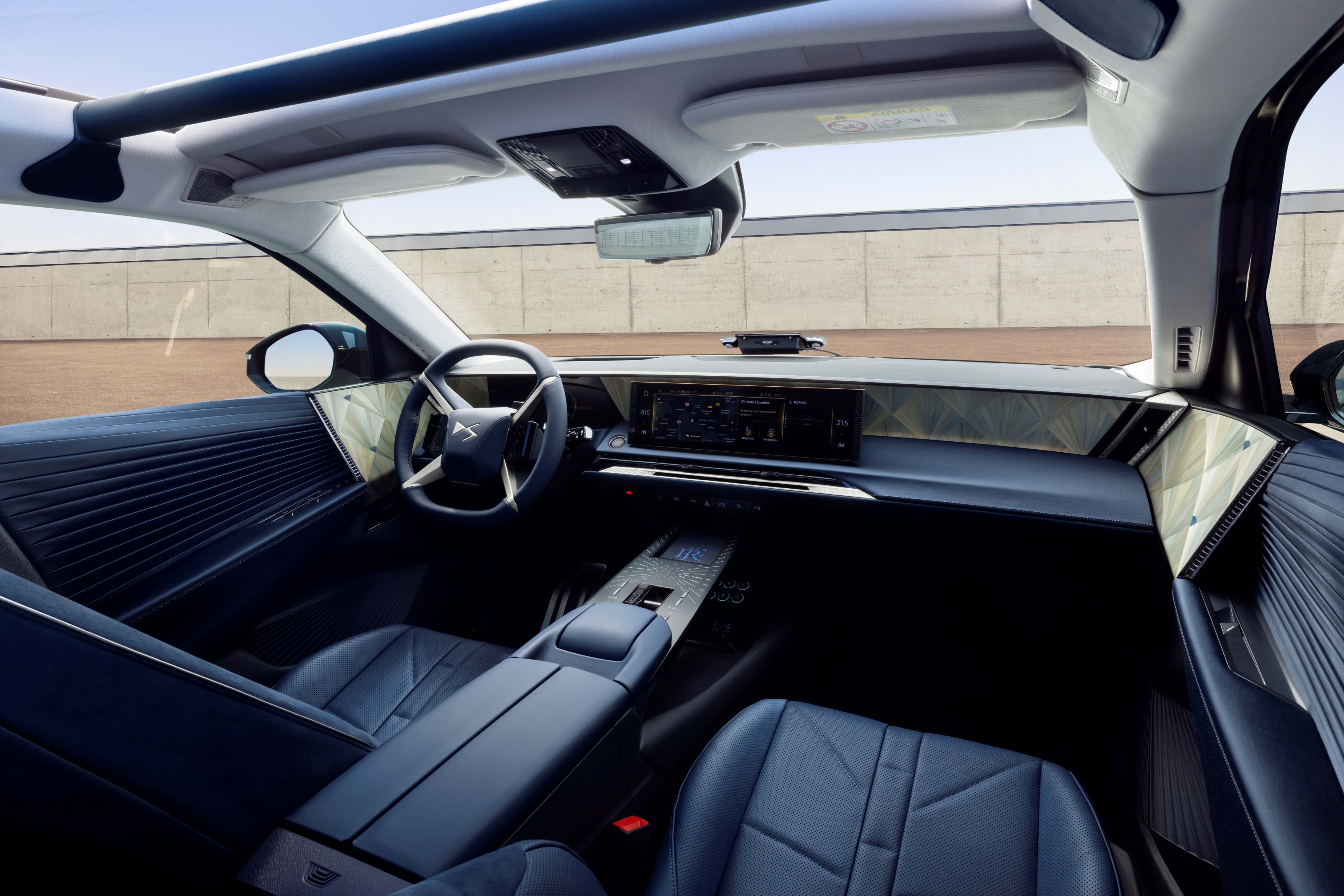 Inside the Presidential DS N°8