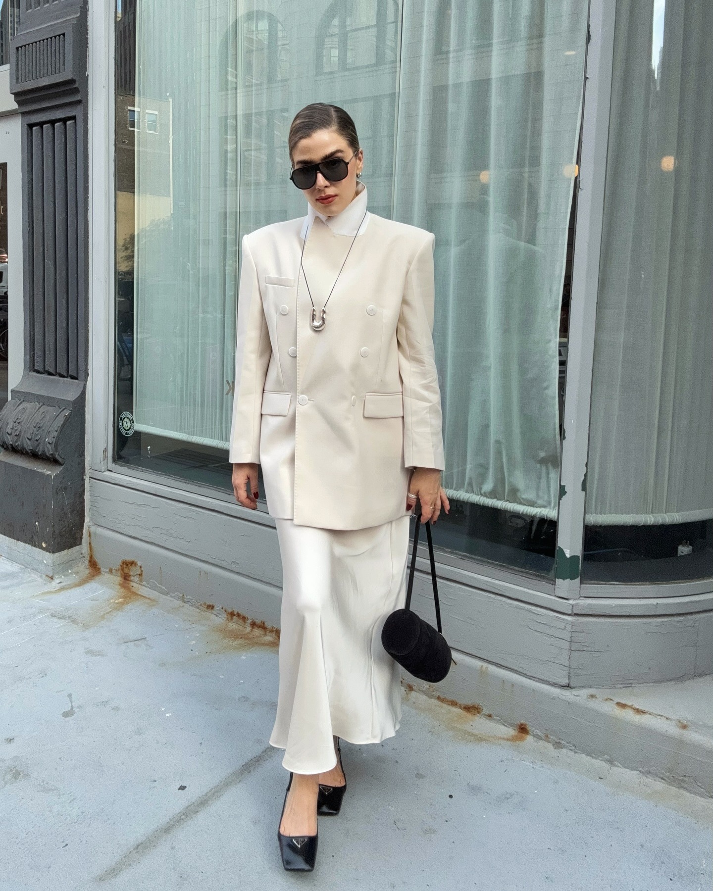 Christina Grasso wearing the upturned collar blazer trend