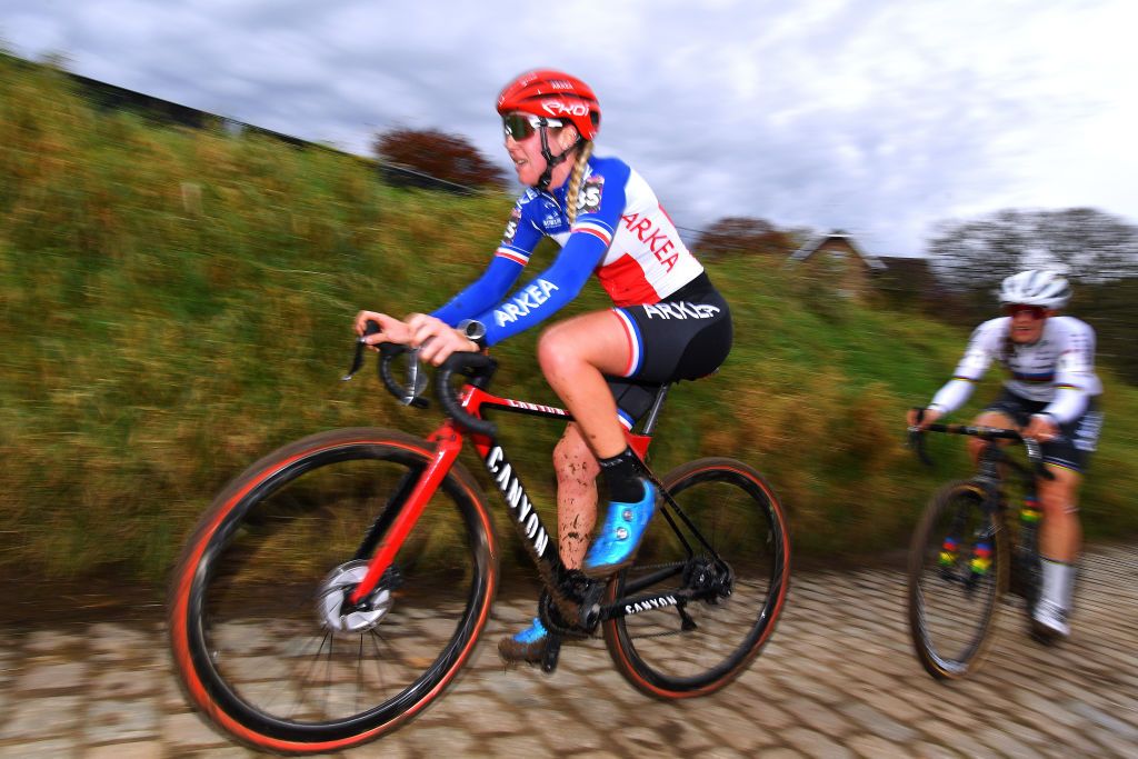 OVERIJSE BELGIUM OCTOBER 31 Amandine Fouquenet of France and Arkea Pro Cycling Team competes during the 62nd Druivencross Overijse UCI CycloCross Worldcup 2021 Womens Elite DruivencrossOverijse CXWorldCup UCIcyclocrossWC on October 31 2021 in Overijse Belgium Photo by Luc ClaessenGetty Images