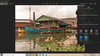 What photo editor comes with Windows 10?
