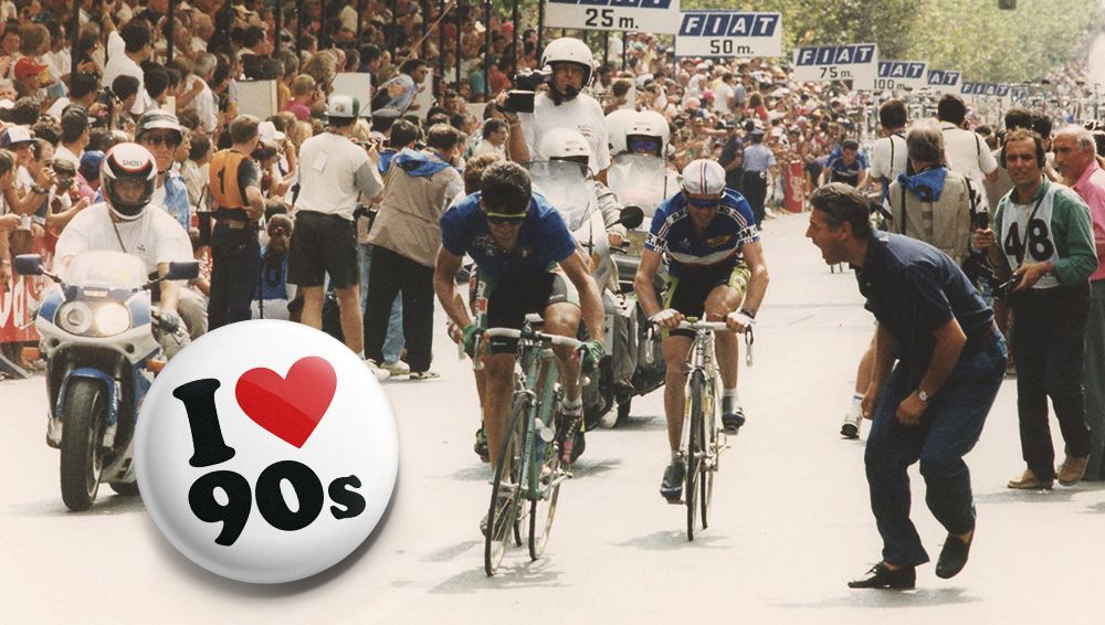 Gianni Bugno (Italy) races towards the rainbow jersey in 1992