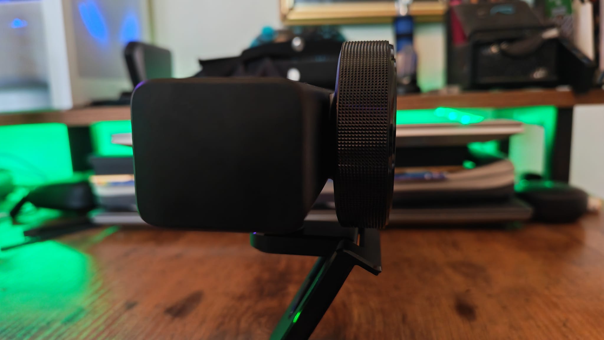 The Razer Kiyo V2 Pro from the side