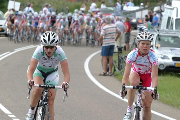 The Nederland Bloeit team attacked early in the race.
