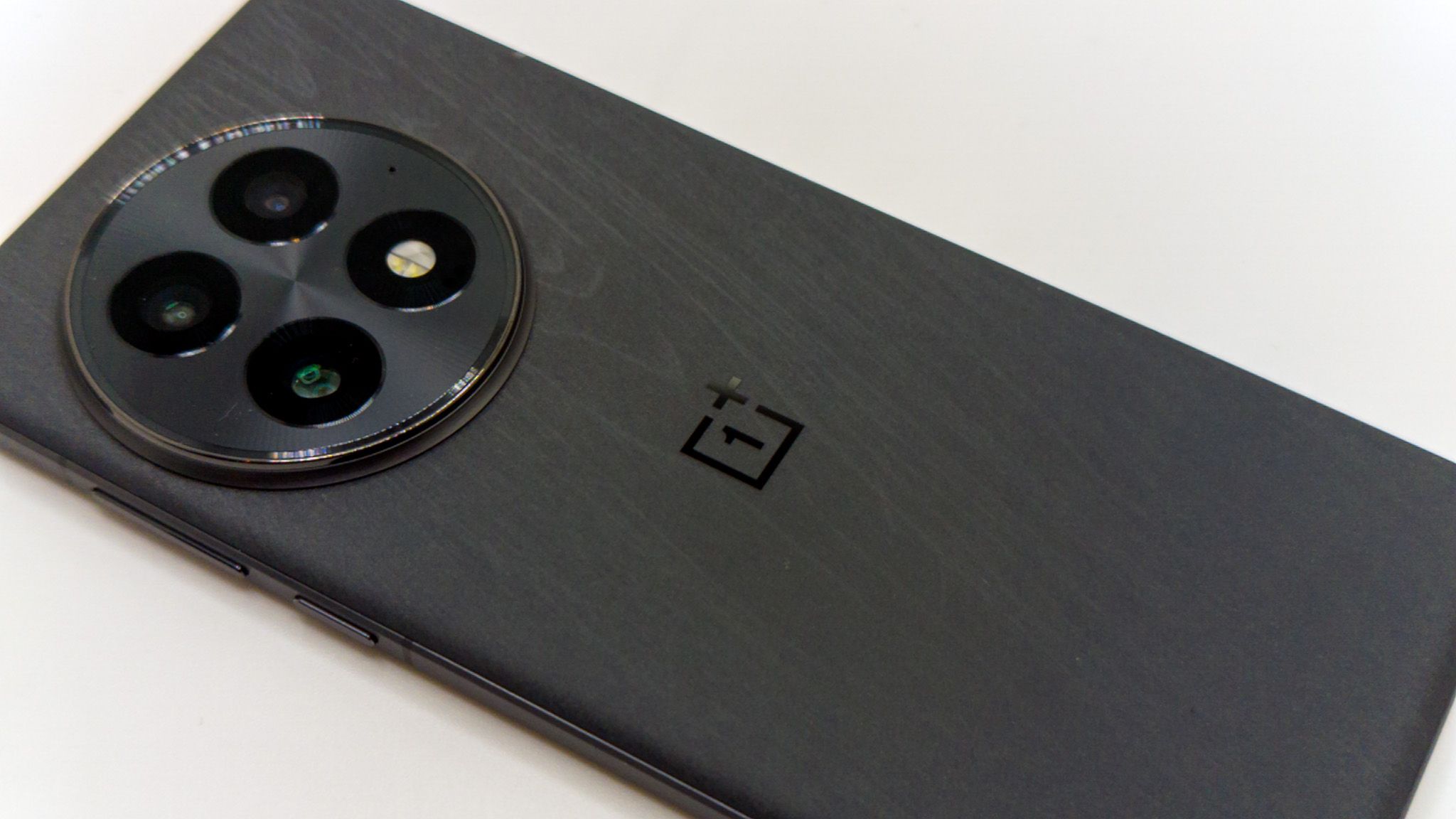 A close look at the design of the OnePlus 13