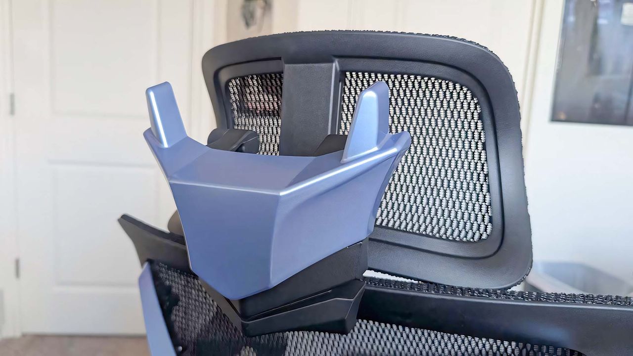 Closeup of the backside of the headrest.