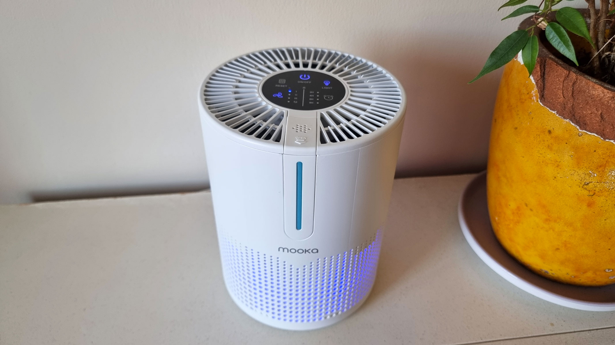Mooka M01 air purifier being tested by our reviewer
