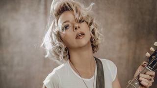 A detail of a photo showing Samantha Fish holding her Silver Sparkle Gibson ES-335