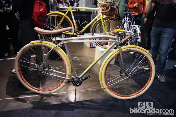 Yipsan Bicycles showed off this amazing cafe racer at NAHBS, inspired by an old Schwinn Stingray.