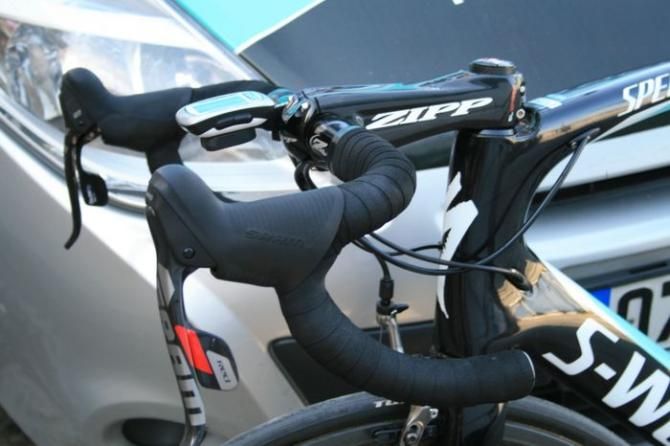 Alessandro Petacchi&rsquo;s (Omega Pharma QuickStep) cockpit: tidy. Plus he uses a Zipp bar with plenty of reach