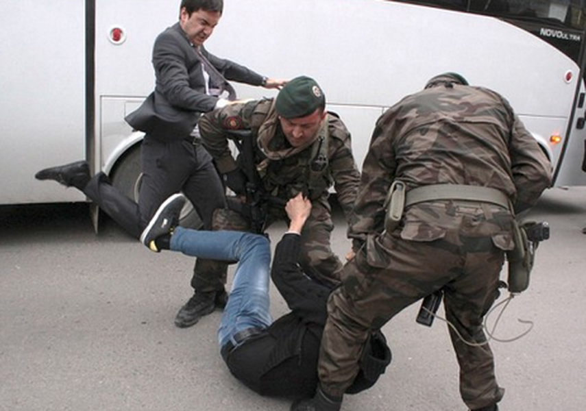 Turkish PM&amp;#039;s aide caught on camera kicking mine protester