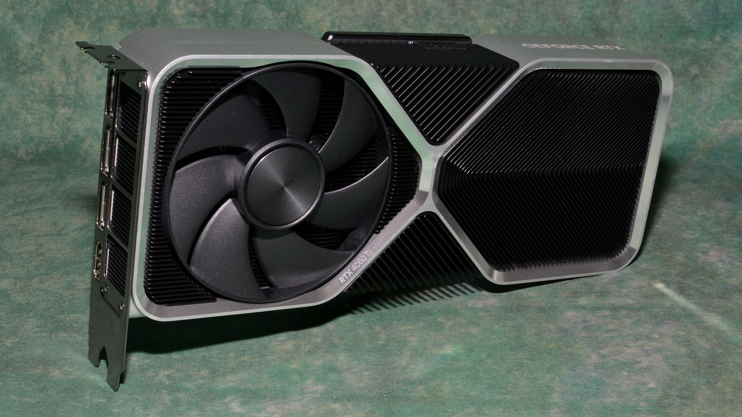 Nvidia GeForce RTX 4060 Ti Founders Edition photos and unboxing