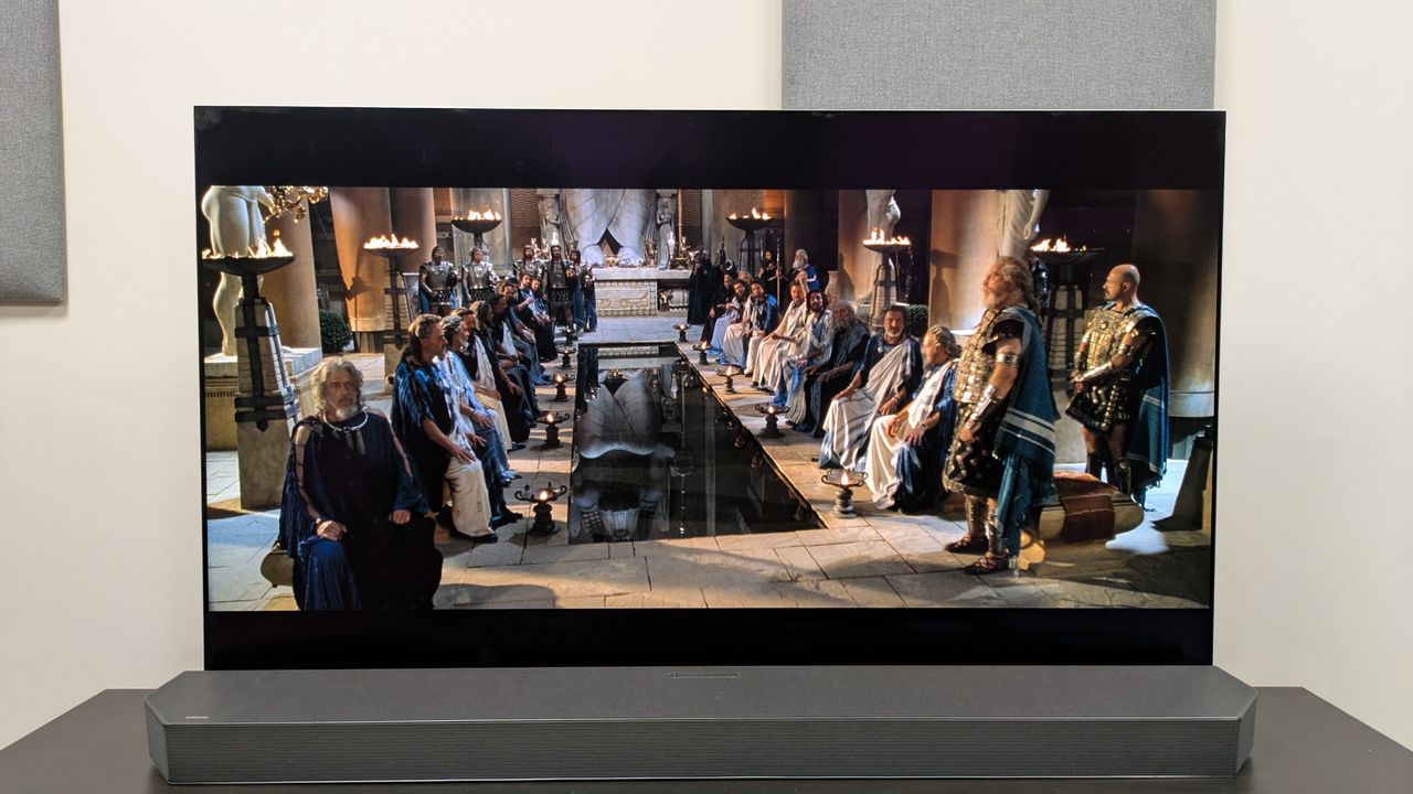Troy 4K Blu-ray on LG G6 showing a council by a pool