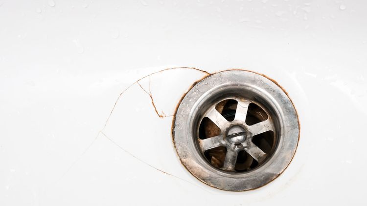 How to repair sink cracks yourself in these easy steps | Homebuilding