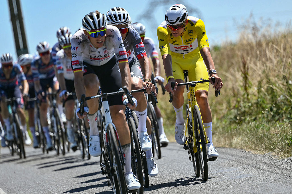 Tour de France stage 7 Live - Tadej Pogačar and Mathieu van der Poel’s teams working to bring the break back for sprint up famous Mûr-de-Bretagne finish