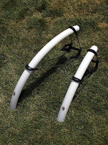 SKS did show off a set of limited edition Race Blade fenders in (what else?) gleaming white.