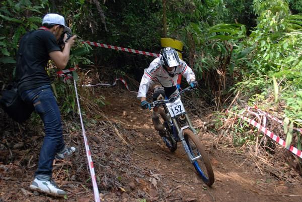 Sina Sahihi (Islamic Republic of Iran) en route to an eighth place finish in the junior men's downhill.