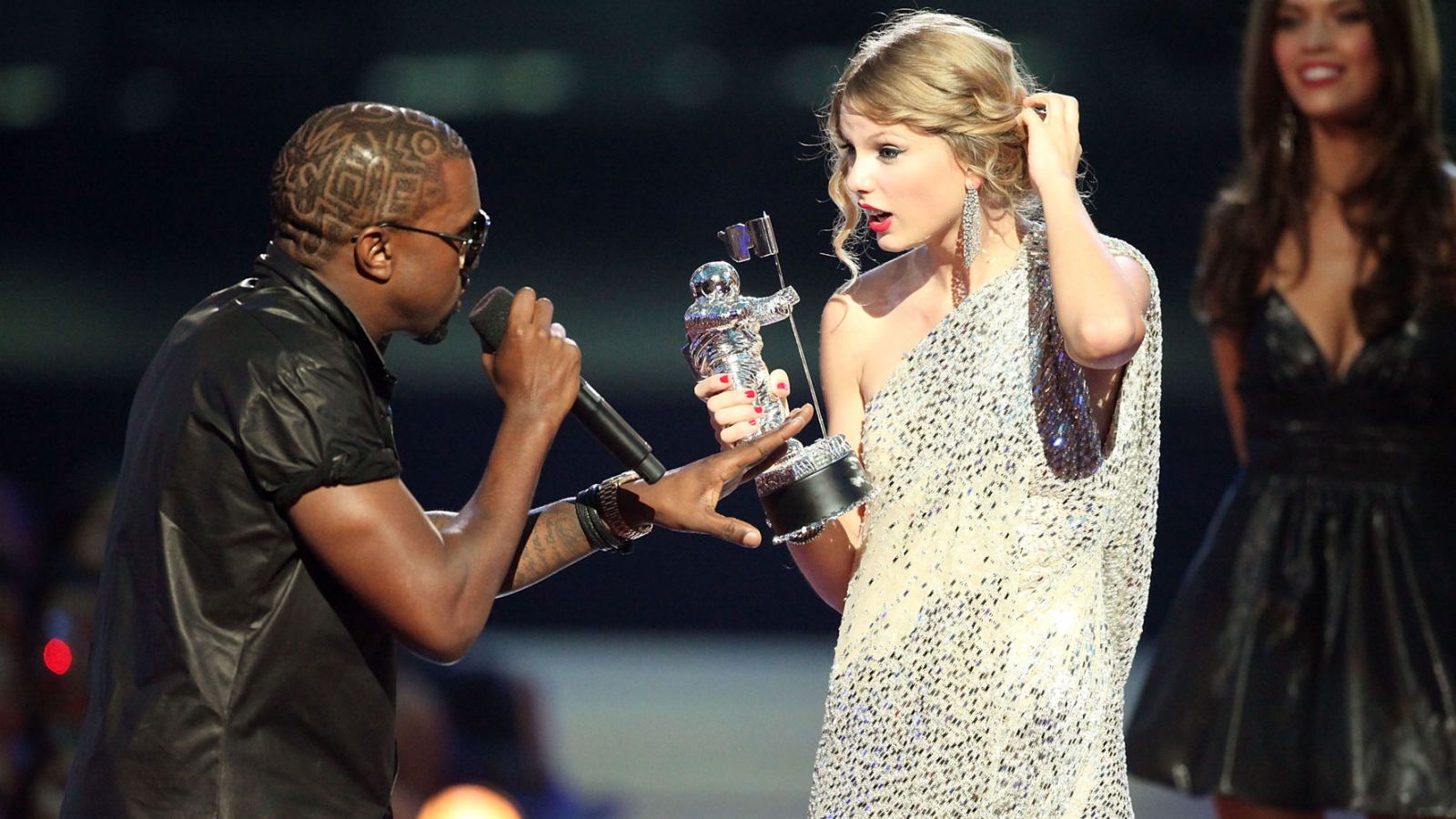 Taylor Swift And Beyoncé Cried At 2009 Mtv Vmas Former Mtv Chief Says Beyoncé And Taylor Swift 