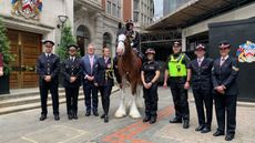PH-Thomas-with-City-of-London-Police-officers-and-James-Thomson.jpg