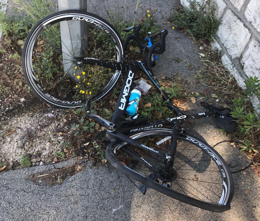 Chris Froome's bike was in a bad way after the collision
