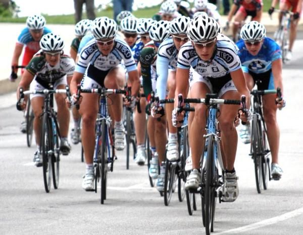Tibco drives the pave in the hope of a race win.