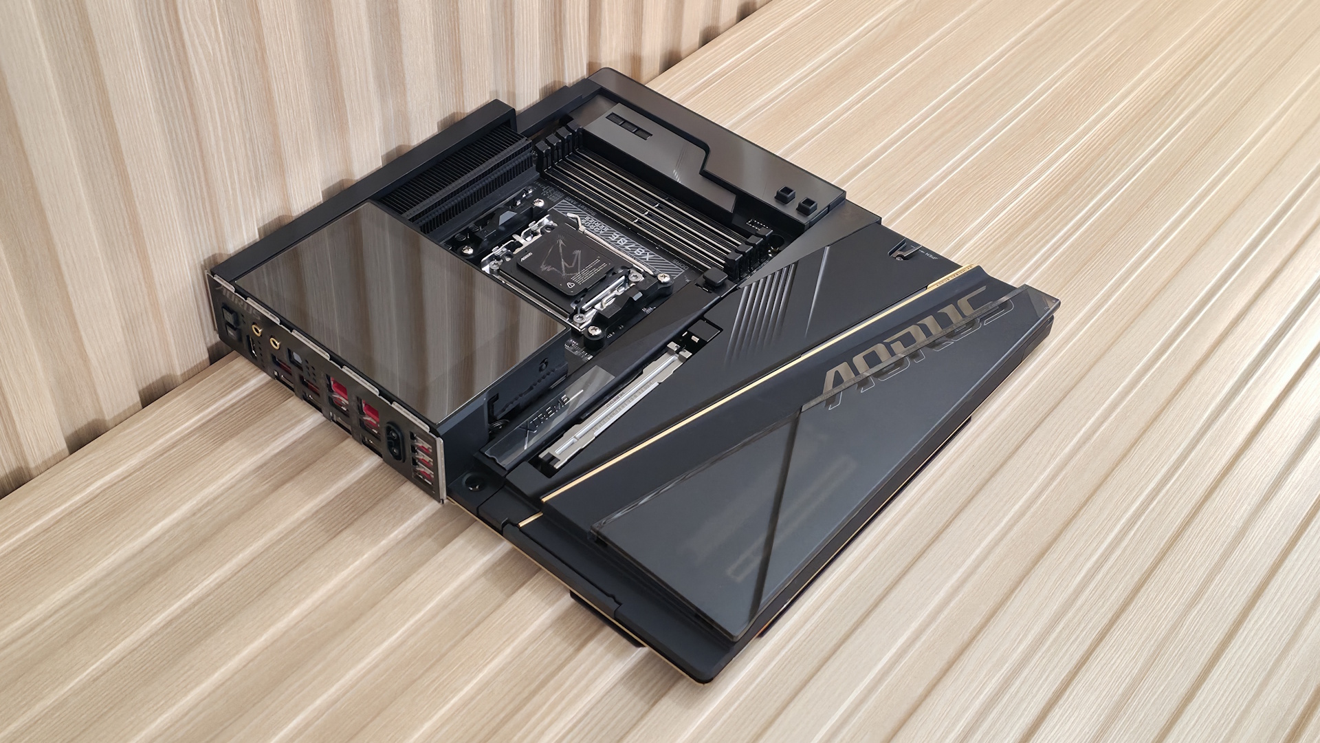 Gigabyte X870E Aorus Xtreme X3D AI Top