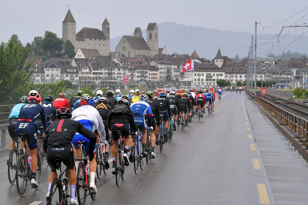 Stage 6 at Tour de Suisse started out wet