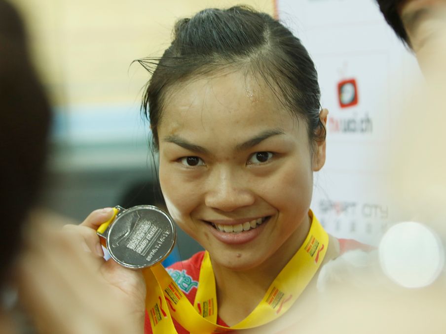 Lee Wai Sze of Hong Kong poses with their medal after the award ceremony of Women's Sprint