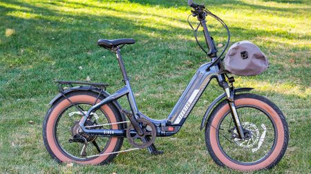 Aventon Sinch.2 ebike parked on some grass