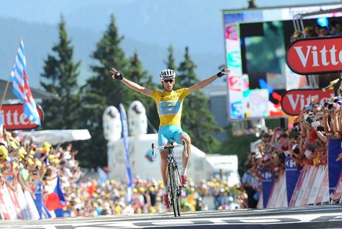 Vincenzo Nibali (Astana) wins stage 13 in Chamrousse