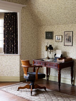 Morris & Co Scroll wallpaper in a home office