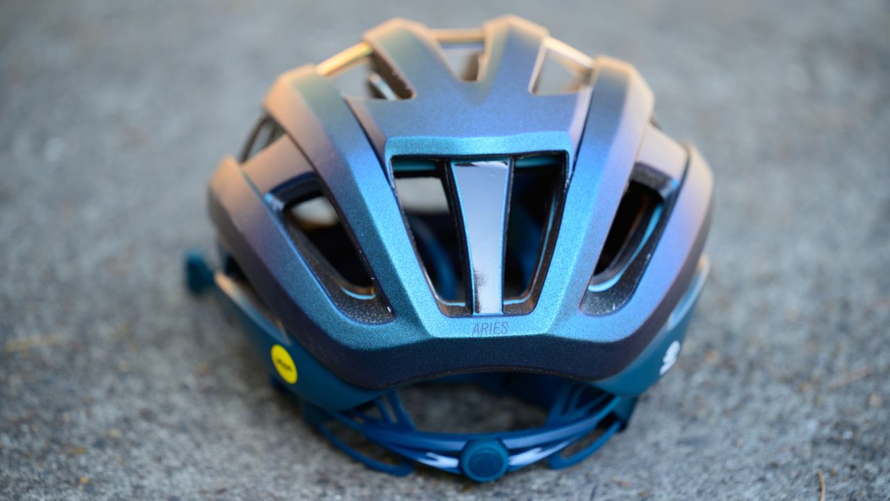 Giro Aries Spherical rear vents