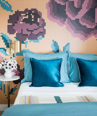 colors that go with teal, teal and ochre bedroom, large scale floral modern wallpaper, teal bedding, small white nightstand/side table
