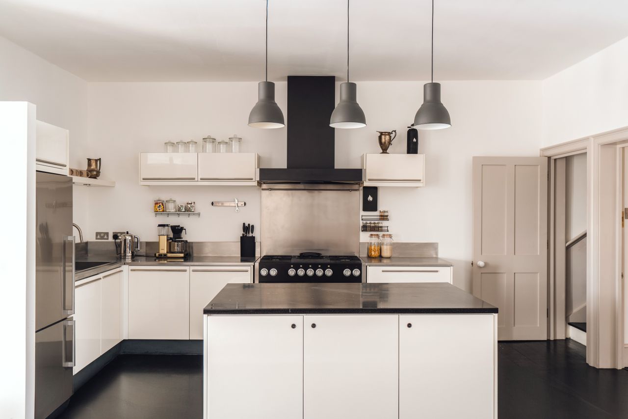Photographs of the exterior and interior of 12 The Paragon in Bath