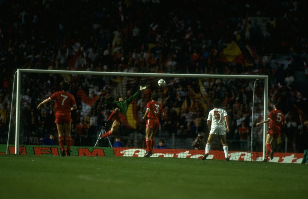 30 May 1984: Pruzzo (second right) #5 of A S Roma beats Bruce Grobbelaar (second left) Liverpool's goalkeeper to score during the European Cup Final at the Olympic Stadium in Rome. The match ended in a 1-1 draw but Liverpool won 4-2 on penalties.  Mandatory Credit: David Cannon/Allsport