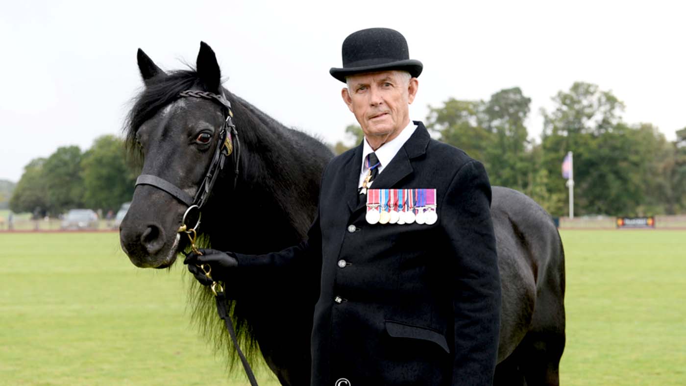 Terry-Prendy-with-the-late-Queens-horse-Emma-copyright-Images-of-Polo-web.jpg