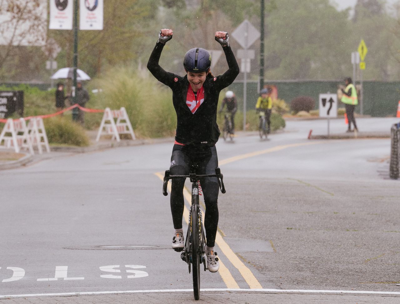 Lauren De Crescenzo wins solo