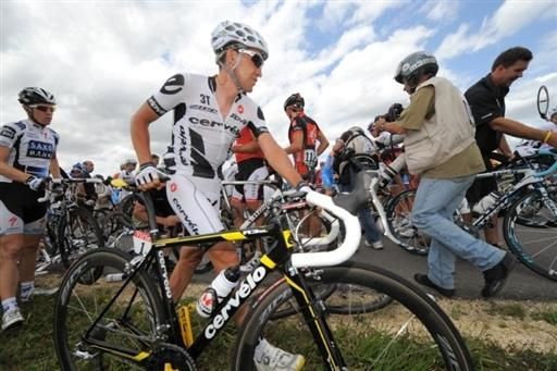 Carlos Sastre (Cervelo) goes off road to get around a crash.