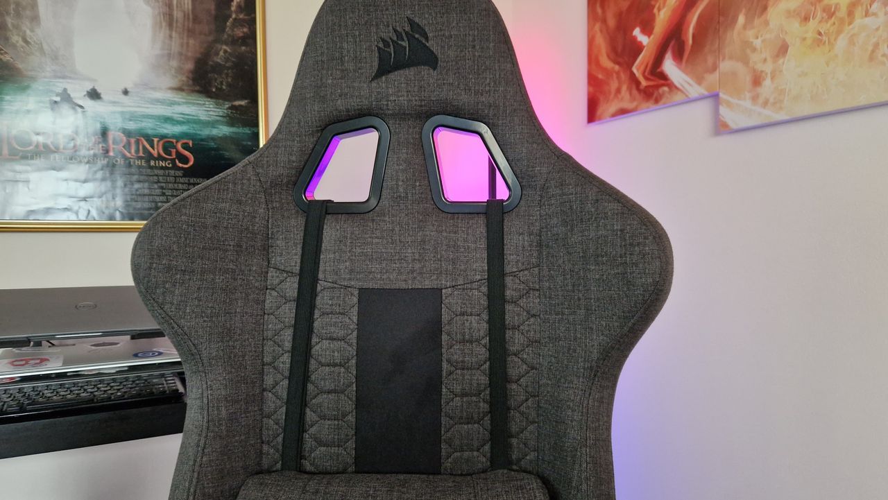 Corsair TC100 Relaxed back rest and neck cushion holes