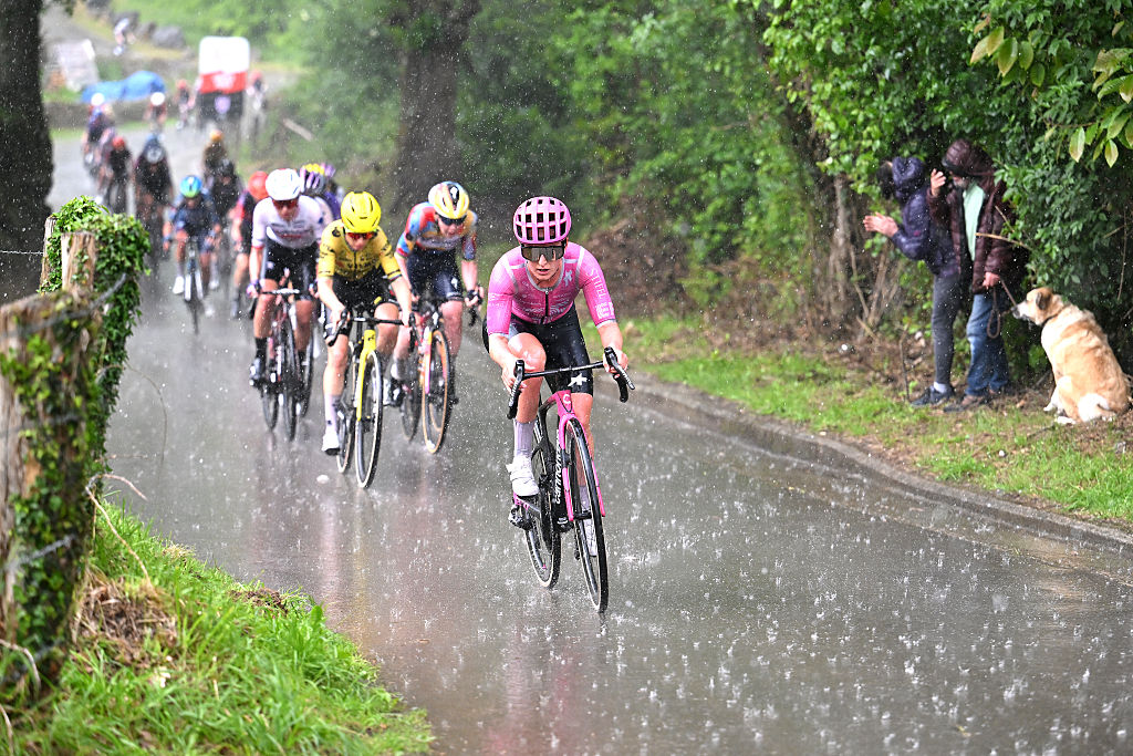 Nava, Espanha - 8 de maio: Cedrine Kerbaol da França e a equipe EF Education-Oatly. Competindo durante a 12ª La Vuelta Femenina Nava 738m / #UCIWWT / em 8 de maio de 2026 em Nava, Espanha (Foto de Szymon Guchalski/Getty Images)