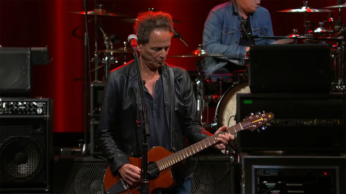 Lindsey Buckingham performing live