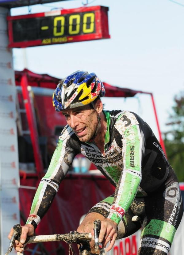 Jamey Driscoll (Cyclocrossworld.com-Canondale) off the front with one lap to go