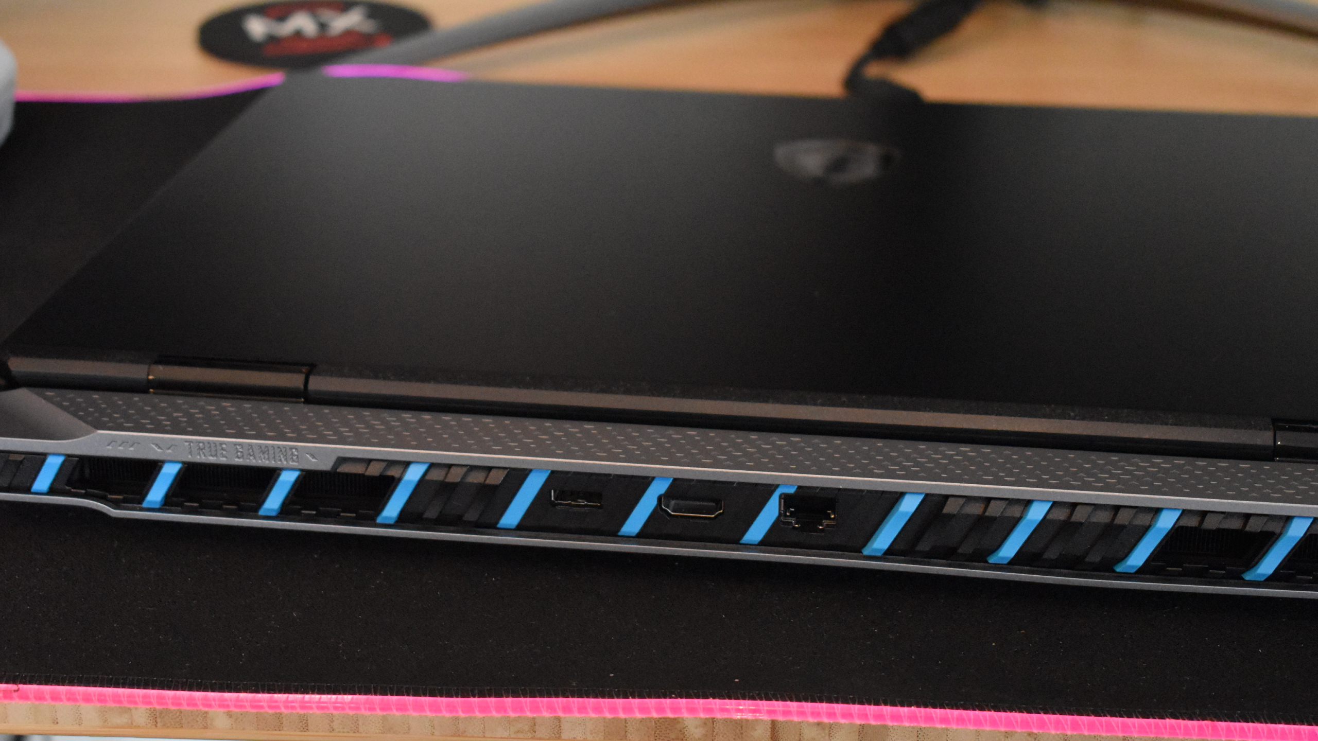 MSI Titan 18 HX AI port selection