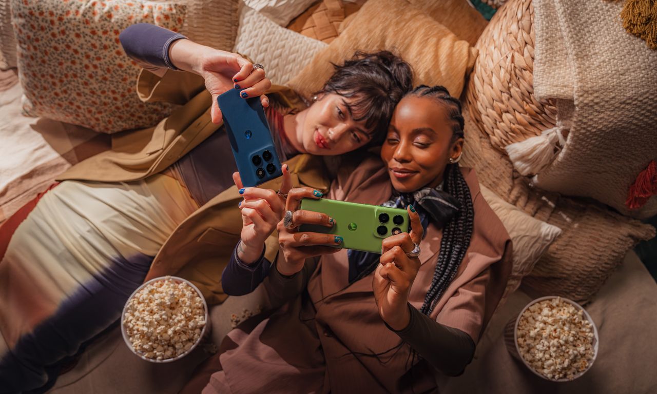 Motorola is next to set its sights on the iPhone Air and Samsung Galaxy Edge