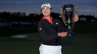 Rose Zhang lifting a trophy after winning the Mizuho Americas Open