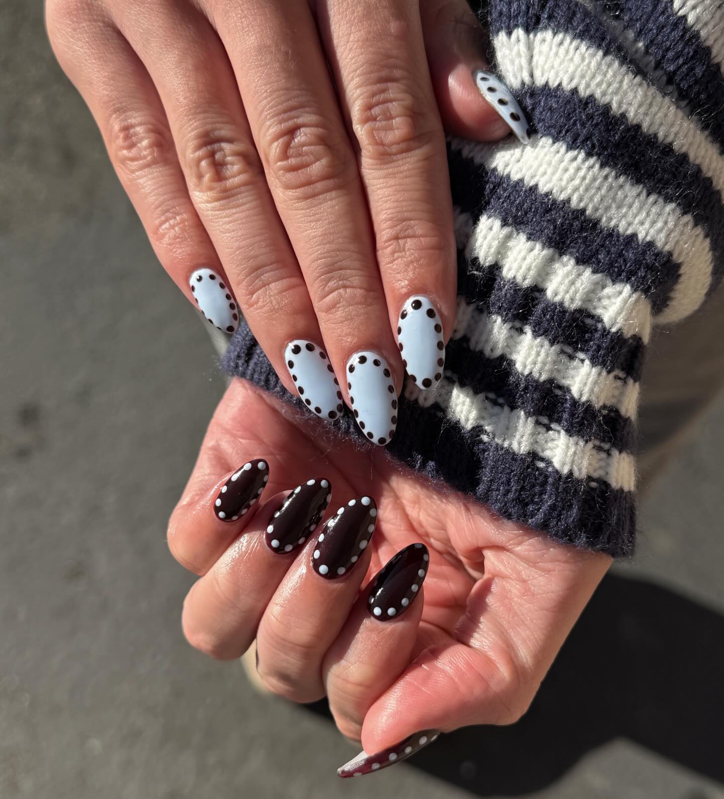 Contrast dot studded nails